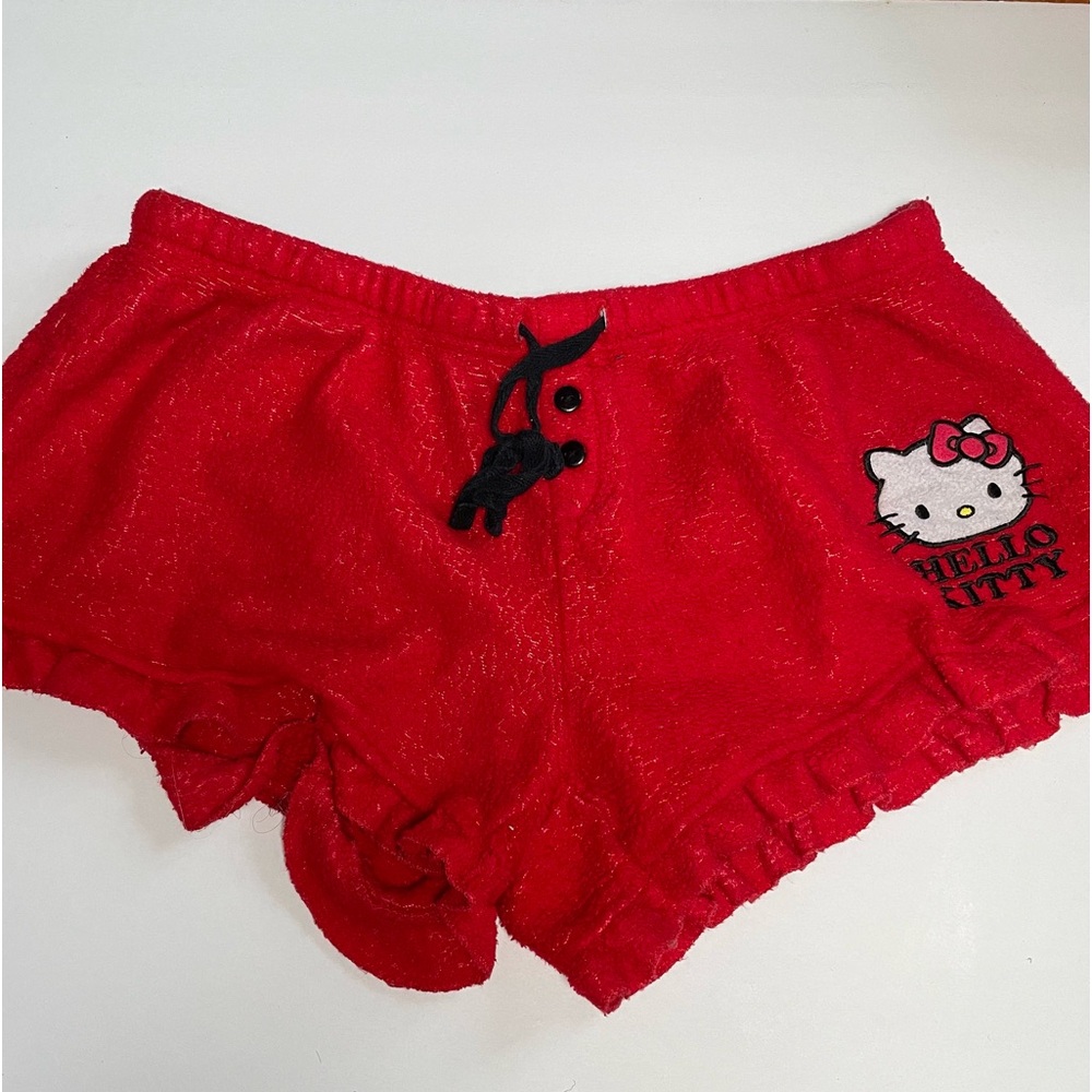 hello kitty shorts waist 28 inches
